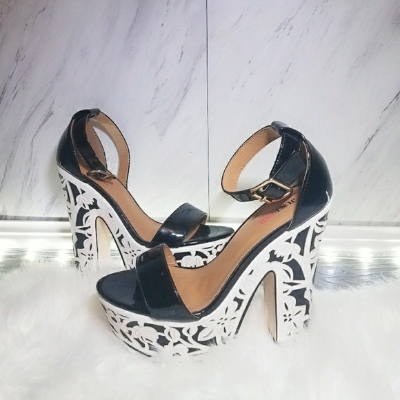 Shoes - 💋 3D Platform Heels 8 Black White Floral Shoes